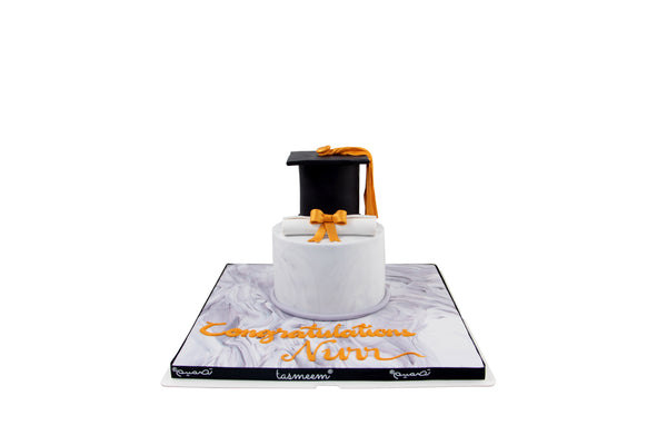 Graduation Cake with Black Cap - كيكة تخرج