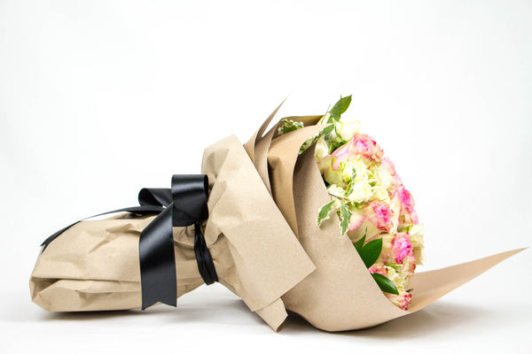 Hand Bouquet Arrangement - تنسيق بوكيه ورد
