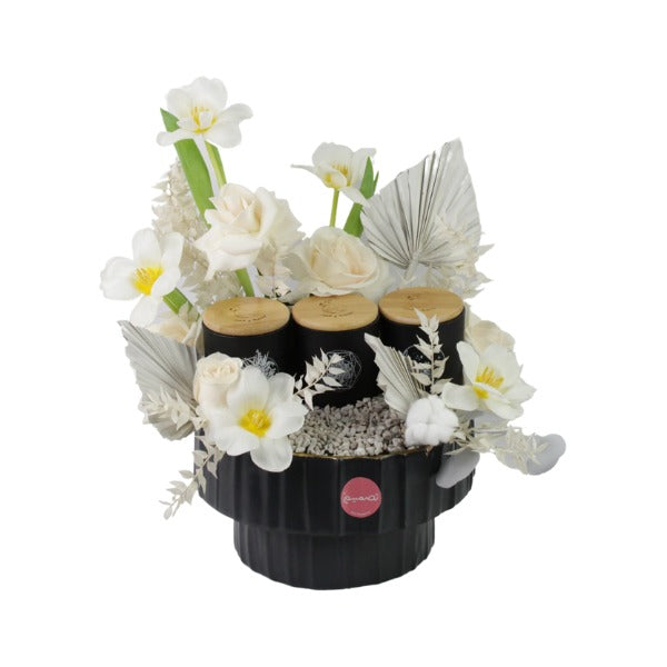 White Flower Vase with Scented Candles (N&Q) -اناء للزهور مع شمعة معطرة