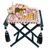 Stand Tray with Tasmeem Chocolates ستاند مخمل مع صينيه اكريليك تحتوي على شوكولاتة
