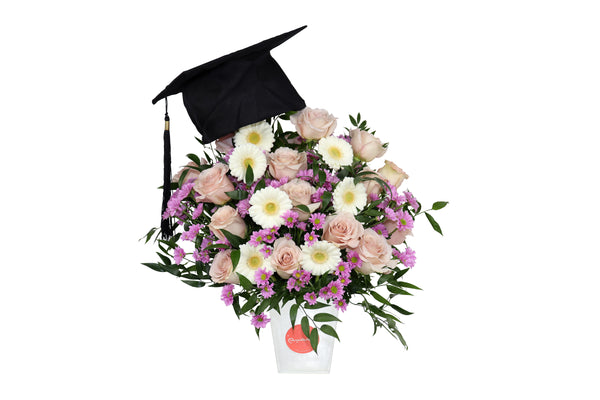 Congrats Grad Flower Arrangement  تنسيق زهور قبعه التخرج