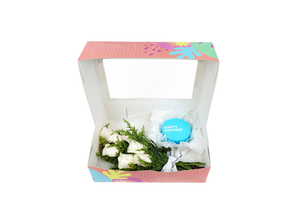 Birthday Gift Box - White Bloom and Blue Round Mini Cake مجموعه عيد الميلاد مكونه من بوكيه ورد أبيض وكيكه ميني زرقاء