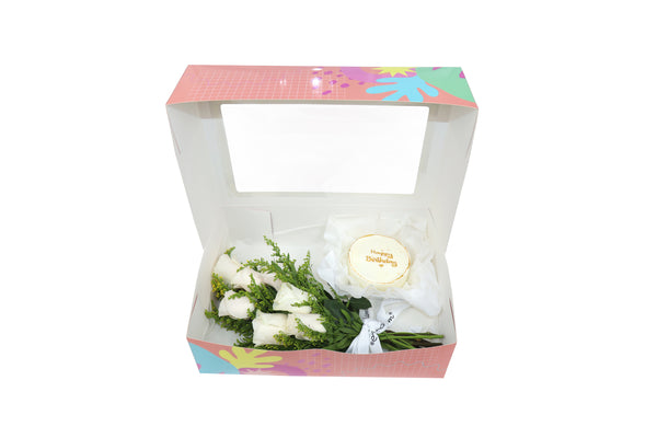 Birthday Gift Box - White Bloom and Gold Mini Cake مجموعه عيد الميلاد مكونه من بوكيه ورد أبيض وكيكه ميني