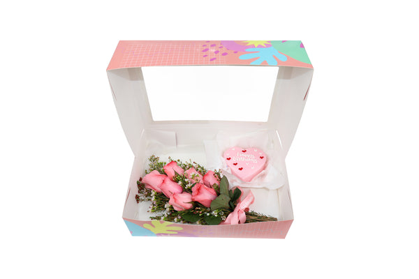 Birthday Gift Box - Pink Bloom and Pink Heart Mini Cake مجموعه عيد الميلاد مكونه من بوكيه ورد وردي وكيكه ميني