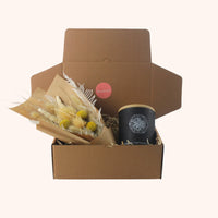 ‏Scented Candle Gift Craft Box II (N&Q) -هديه مكونه من شمعه عطريه و ورد