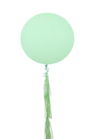 36" Macaron Mint Green Latex Balloon with Tassel بالون ٣٦ بوصه مع شرائط - اللون اخضر فاتح