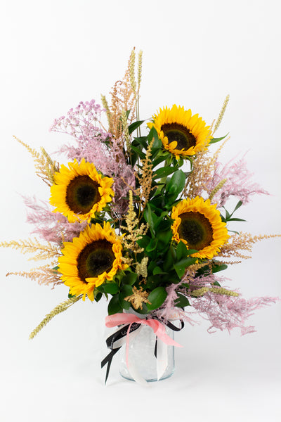 Sunflowers in a Clear Vase I  تنسيق ورد طبيعي بورود دوار الشمس