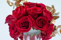 Red Roses Vases - فازة مع ورود حمراء