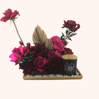 ‏Flowers Scented Candle Tray  I (N&Q)- صينيه مع تنسيق ورد و شمعه عطرية