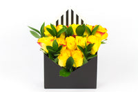 Black Envelope Flower Box - مغلف اسود مع ورود طبيعي
