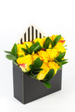 Black Envelope Flower Box - مغلف اسود مع ورود طبيعي