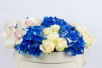 White & Blue Arrangement - تنسيق زهور ابيض و ازرق