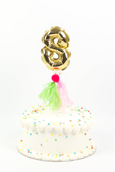 Sprinkle Cake with Number 8 Foil Balloon - كيكة مزينه ببالونه رقم ٨