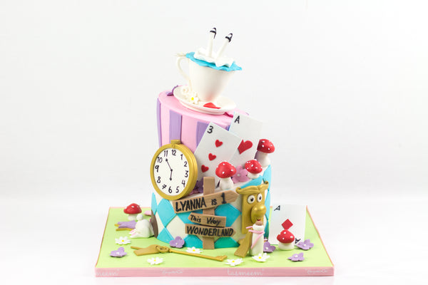 Wonderland Cake - كيكة على شكل شخصيه كرتونيه