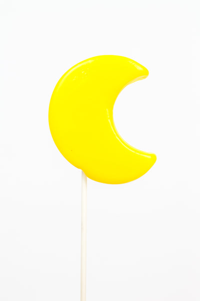 Crescent Moon Lollipop مصاصه على شكل هلال