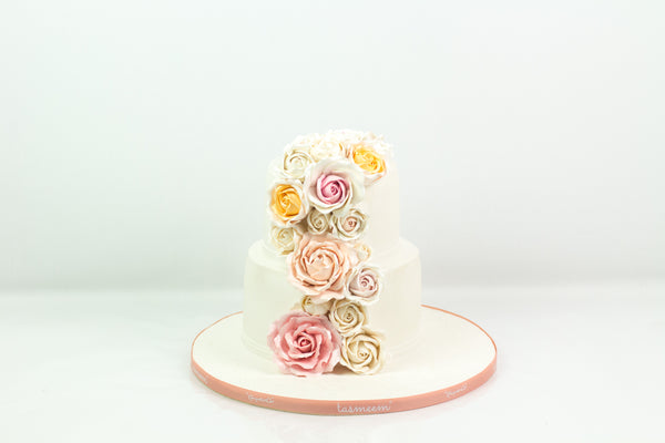 Simple Roses Cake - كيكة مزينه بالورد