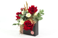 Black Envelope Flower Box II - مغلف اسود مع ورود طبيعي